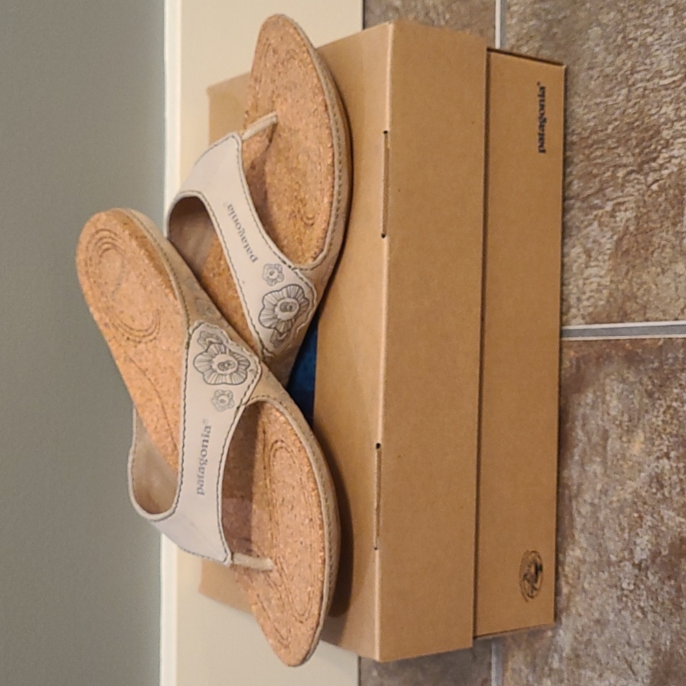 Patagonia Shore Thing Women's taupe sandals size 10